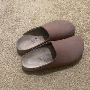 NWOT BIRKENSTOCK CLOGS SIZE 8